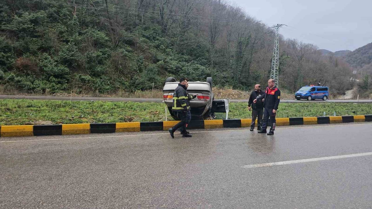 Zonguldak-Ankara kara yolunda takla atan otomobilde 3 kişi yaralandı