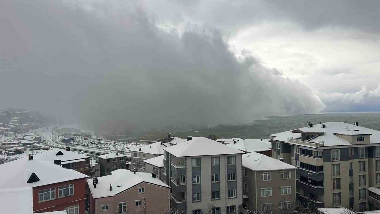 Zonguldak’ın Alaplı ilçesinde deniz kaynaklı kar fırtınası: Merkez 30 cm, yüksek kesimler 1 m