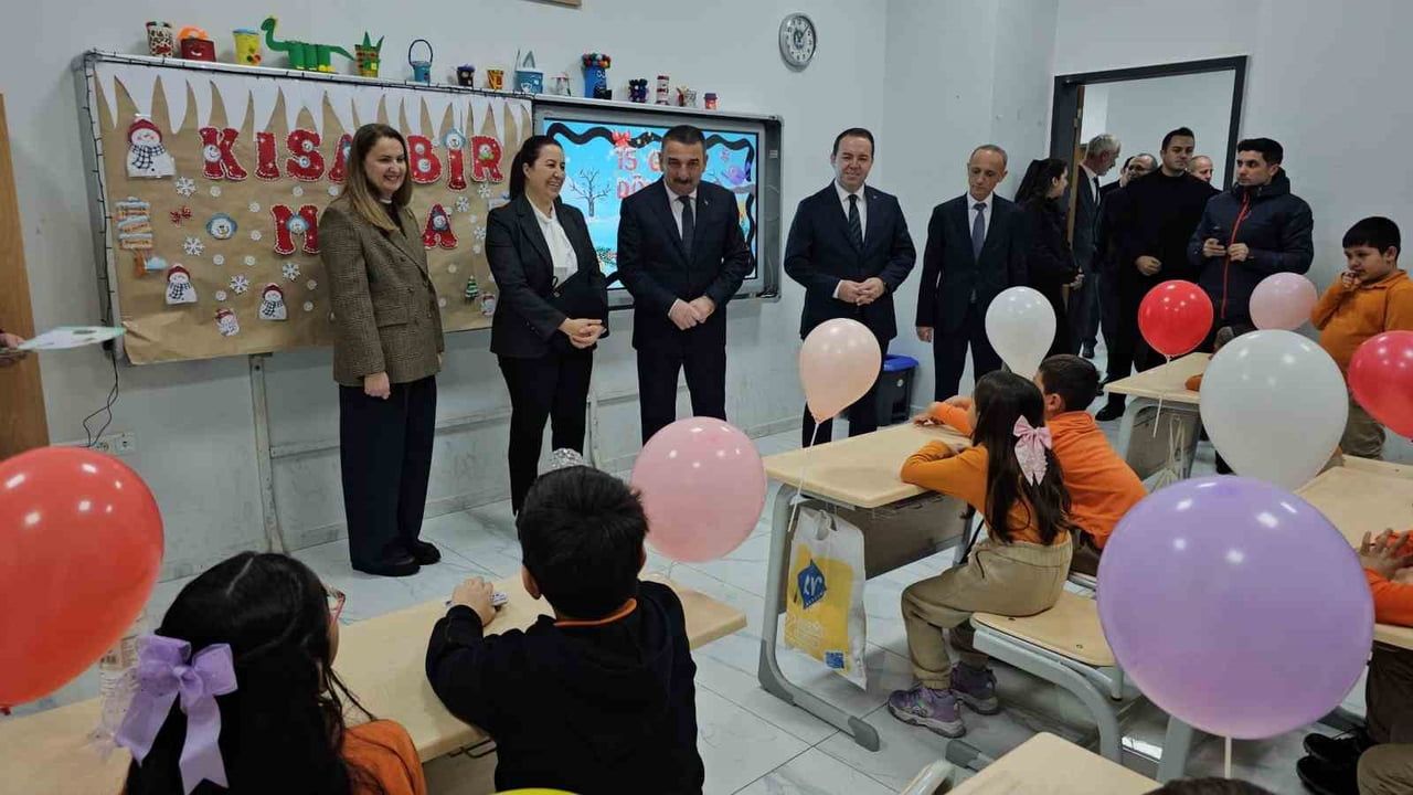 Zonguldak'ta 87 bin öğrenci karne aldı — Vali Hacıbektaşoğlu Üzülmez İlkokulu'nda törene katıldı