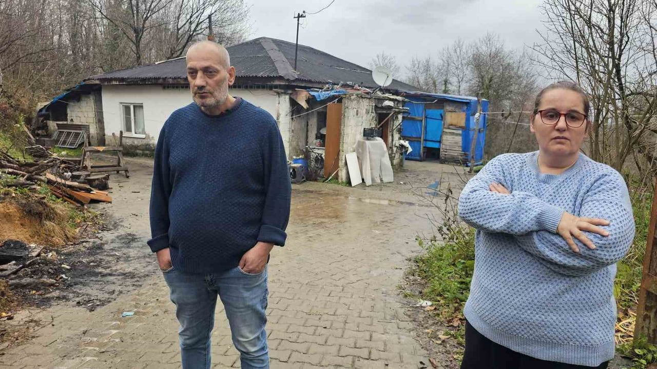 Zonguldak'ta çatısı akan evde yaşayan aile için muhtar ve belediyeden konteyner ev çağrısı