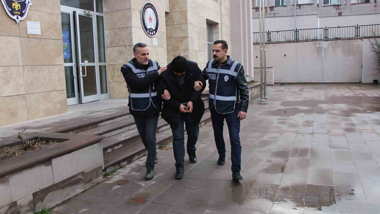 Amasya'da UYAP kaydıyla aranan M.K. (47) 16 yıl 9 ay 7 gün hapis cezasıyla yakalandı