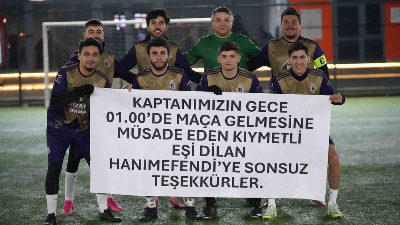 Ankara'da Eşinin İzniyle Maça Giden Oyuncuya Takımdan Pankartlı Teşekkür