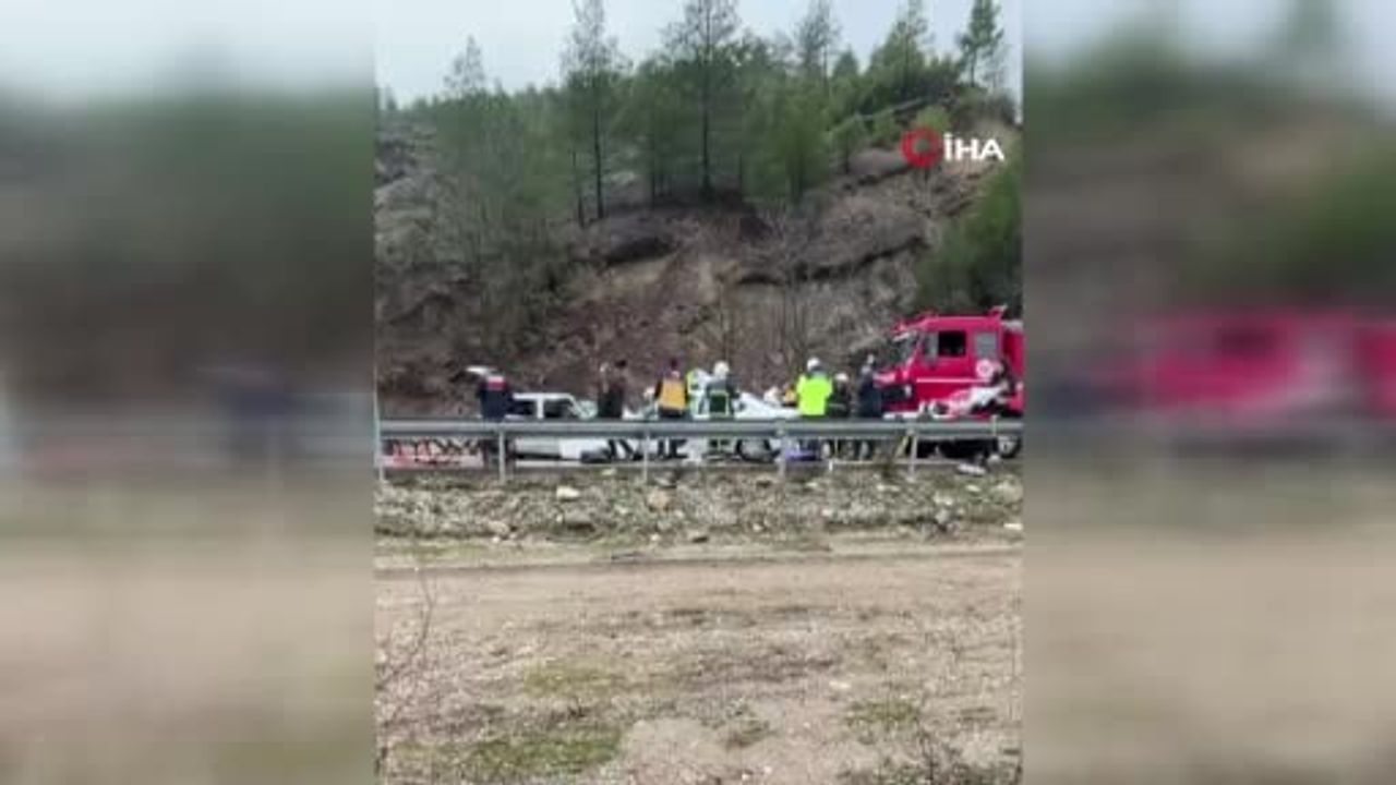 Antalya-Isparta kara yolunda iki otomobilin kafa kafaya çarpışması: 6 ölü, 6 yaralı