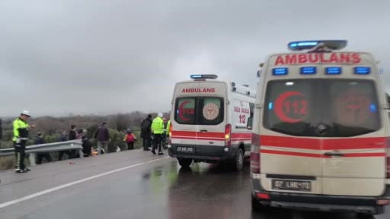 Antalya Isparta Karayolu'nda Yolcu Otobüsü Devrildi: Çok Sayıda Yaralı, Kurtarma Çalışmaları Sürüyor