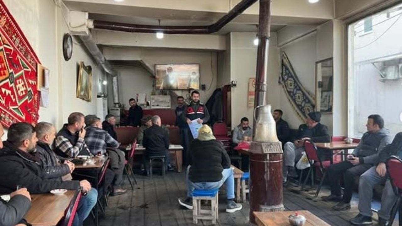 Ardahan İl Jandarma'nın 'Kapı Kapı Jandarma' Projesi Kapsamında Siber Farkındalık Eğitimi