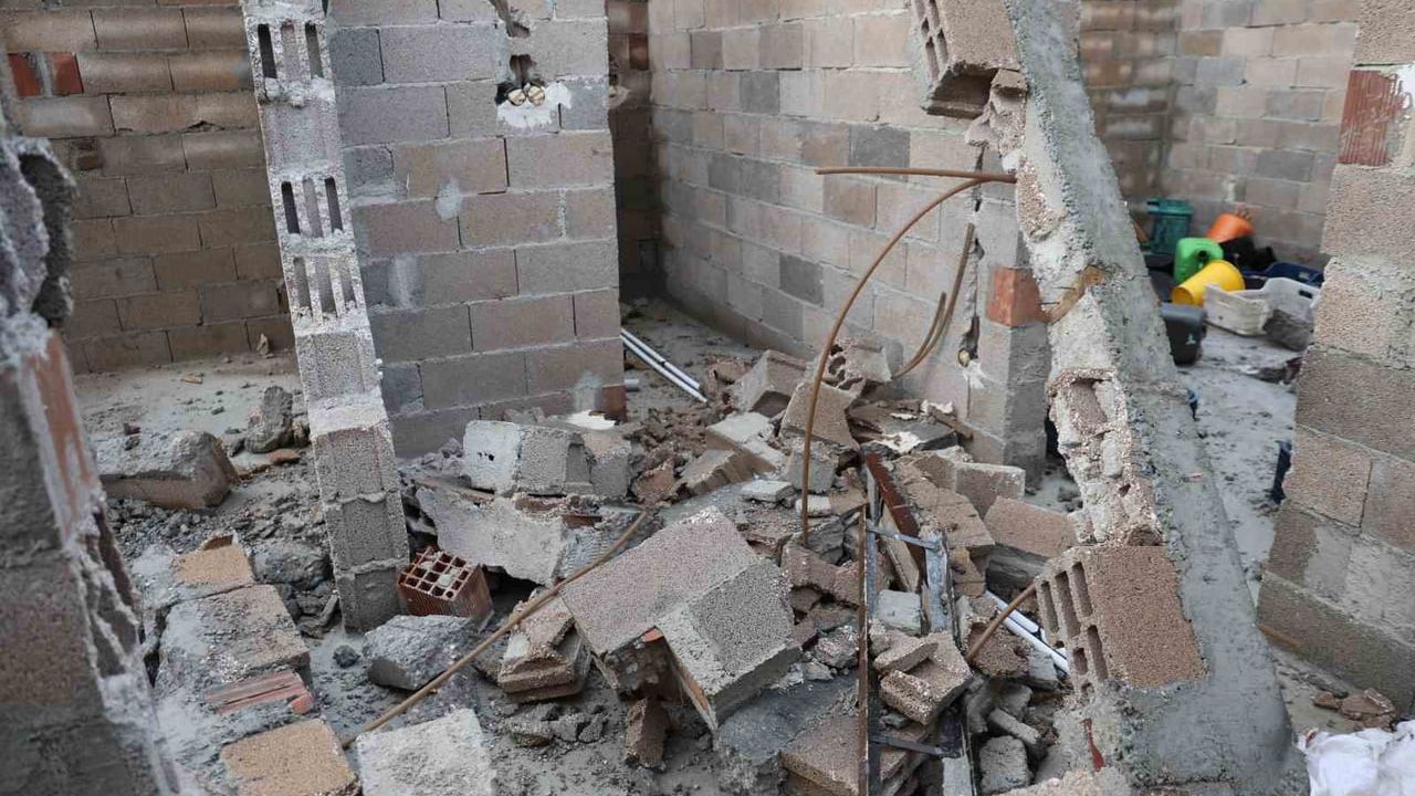 Aydın Köşk'te fırtına: Köylerde çatı ve ağaç hasarı, can kaybı yok