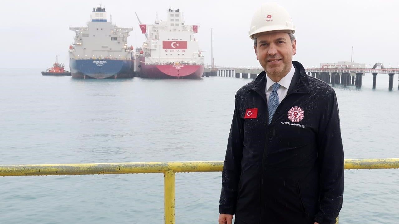 Bakan Bayraktar: Dörtyol ve Akdeniz'de yeni FSRU yatırımlarıyla günlük 200 milyon m³ LNG hedefine ilerliyoruz
