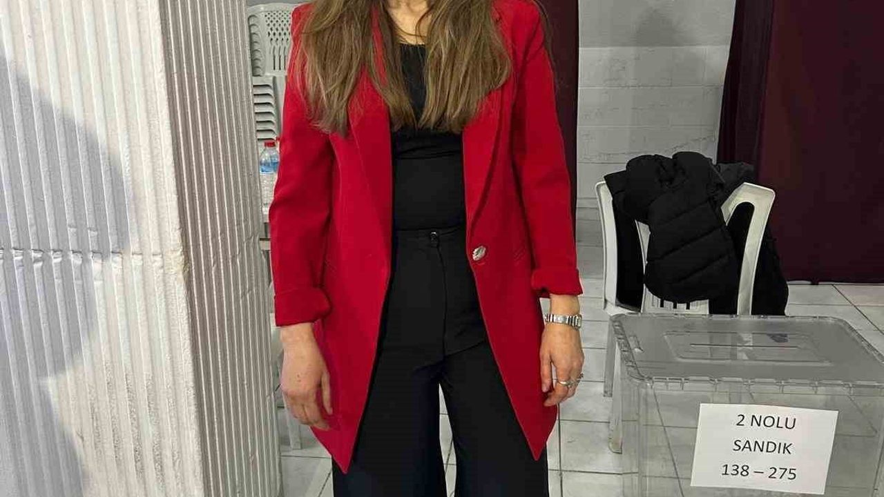 Bergama'nın İlk Kadın Kahveciler Odası Başkanı Melek Tok Bilir Seçildi