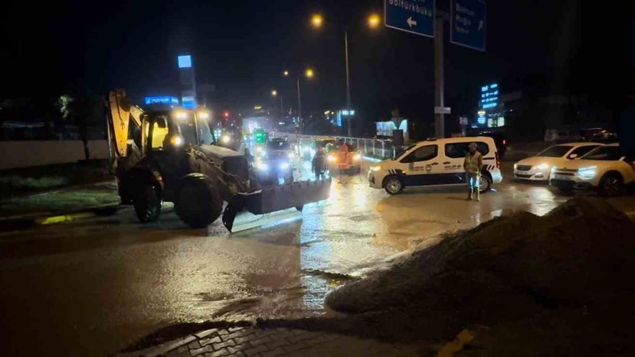 Bodrum'da sağanak: 7 konutta su baskını, araçlar kurtarıldı