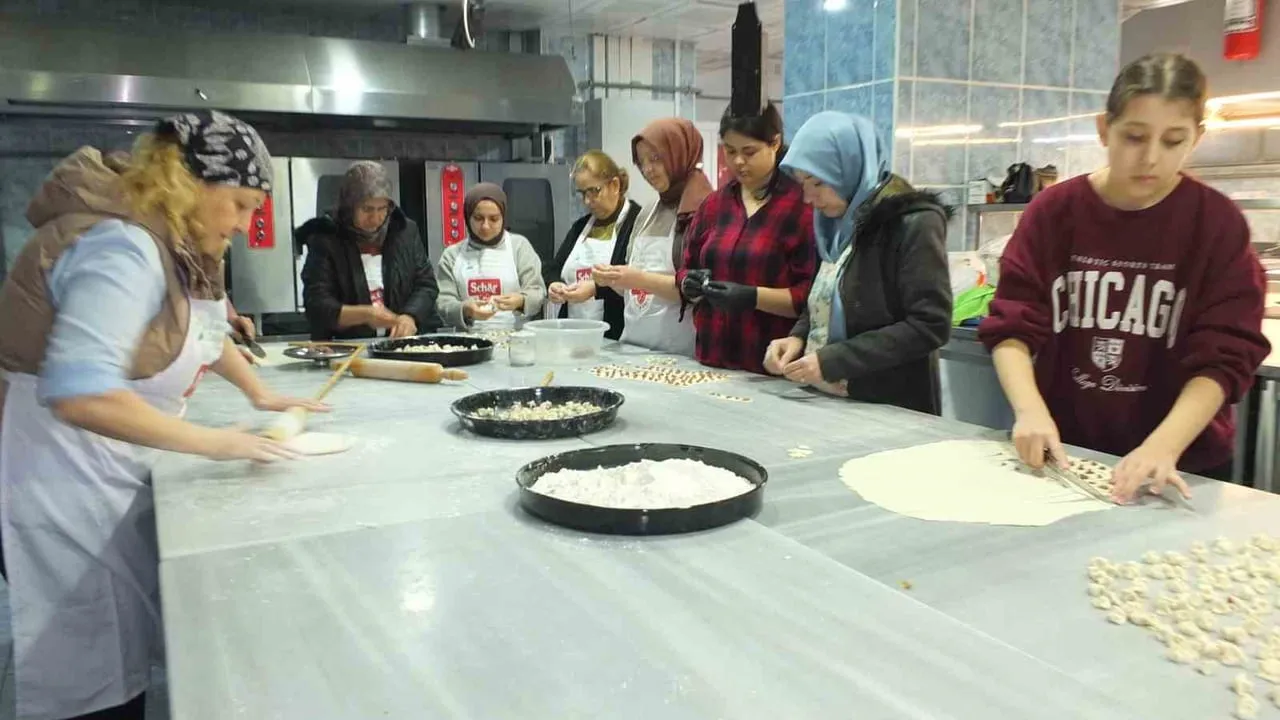 Burhaniye'de Edremit Körfezi Çölyak Derneği Glutensiz Mantı Günü