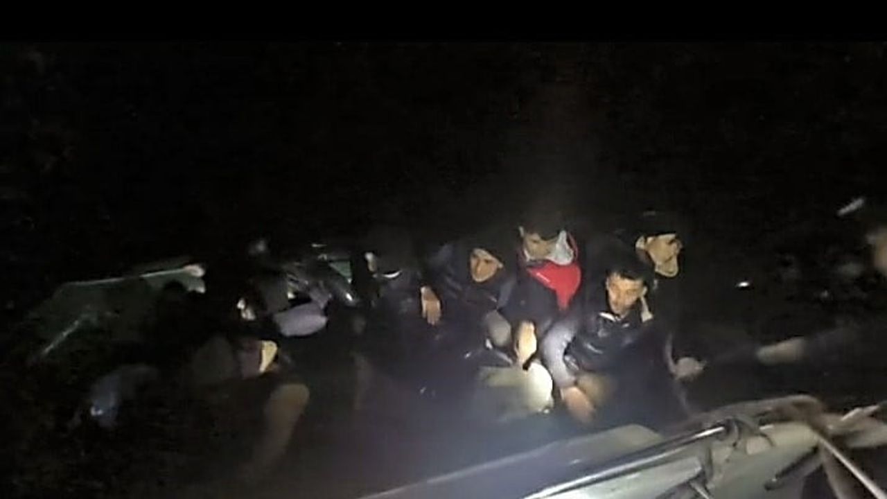 Çanakkale Ayvacık açıklarında 7 kaçak göçmen ve 1 göçmen kaçakçısı yakalandı