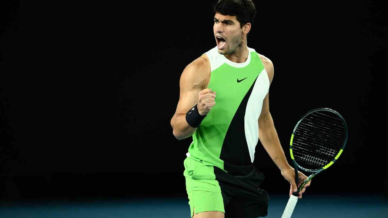 Carlos Alcaraz, Avustralya Açık finalinde Novak Djokovic'i 3-1 yenerek şampiyon oldu