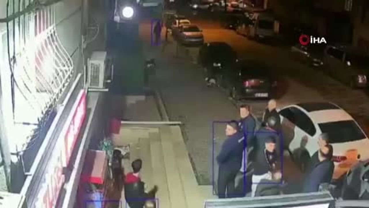 Esenyurt'ta bıçaklı saldırı girişimi: Şüpheli mahalle sakinleri tarafından etkisiz hale getirildi