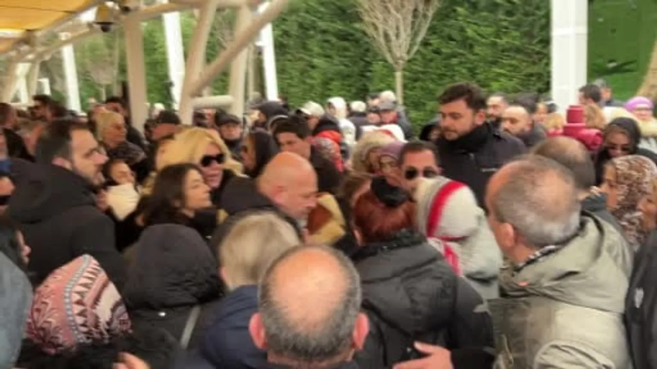 Fatih Ürek son yolculuğuna uğurlandı: Beşiktaş'taki törenin ardından Karacaahmet'te defnedildi