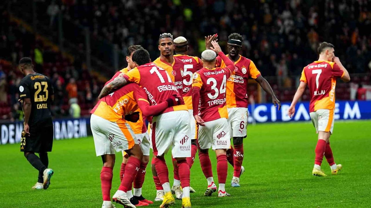 Galatasaray, Kayserispor'u 4-0 yenerek Süper Lig'de yenilmezliğini 8 maça çıkardı