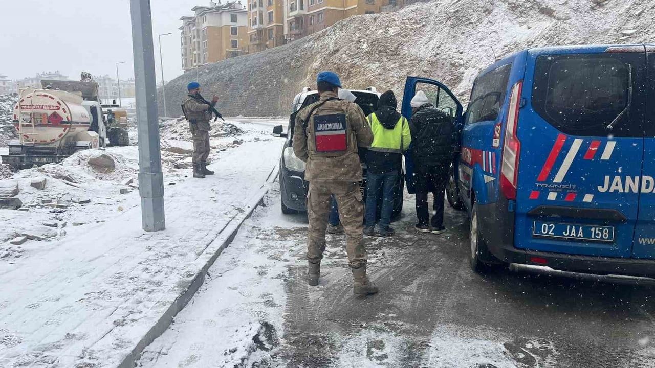 Gölbaşı: Jandarma, Yenişehir Deprem Konutlarında 24 Saat Güvenlik Sağlıyor