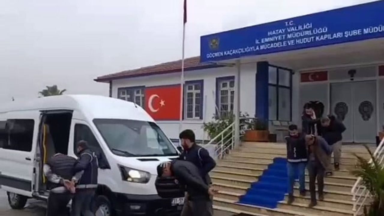 Hatay'da 12 göçmen yakalandı, 4 organizatör mahkemece tutuklandı