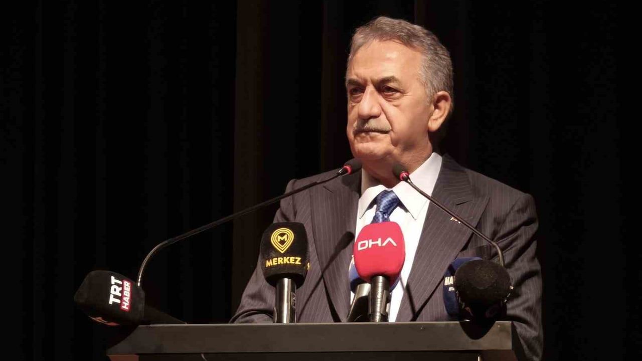 Hayati Yazıcı: Millet kendi anayasasını yapmalı