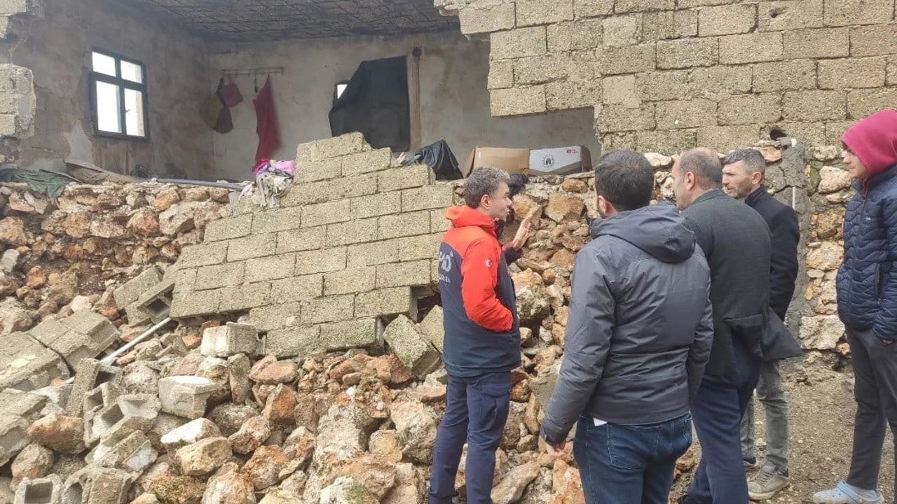 İdil Yazman Köyünde Şiddetli Yağış Bir Konutu Kısmen Yıktı: AFAD İnceleme Başlattı