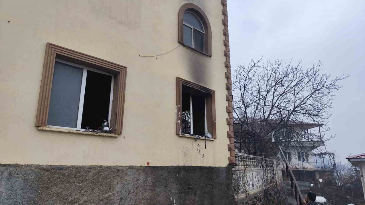 Kahramanmaraş Türkoğlu Doluca Mahallesi'nde camide yangın: Cami kullanılamaz hale geldi