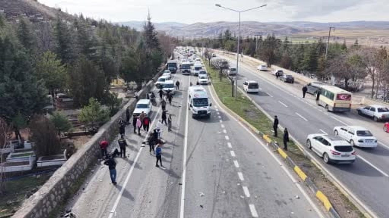 Kırıkkale’de zincirleme kaza: Elektrikli 3 tekerlekli bisiklette 2 ağır yaralı