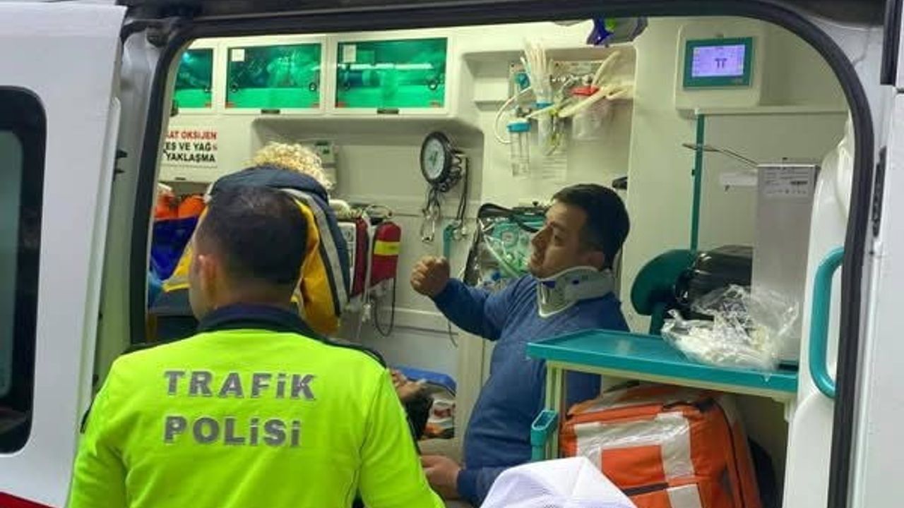 Kozlu'da panelvan hastane güvenlik kulübesine çarptı; baba ve oğlu yaralandı