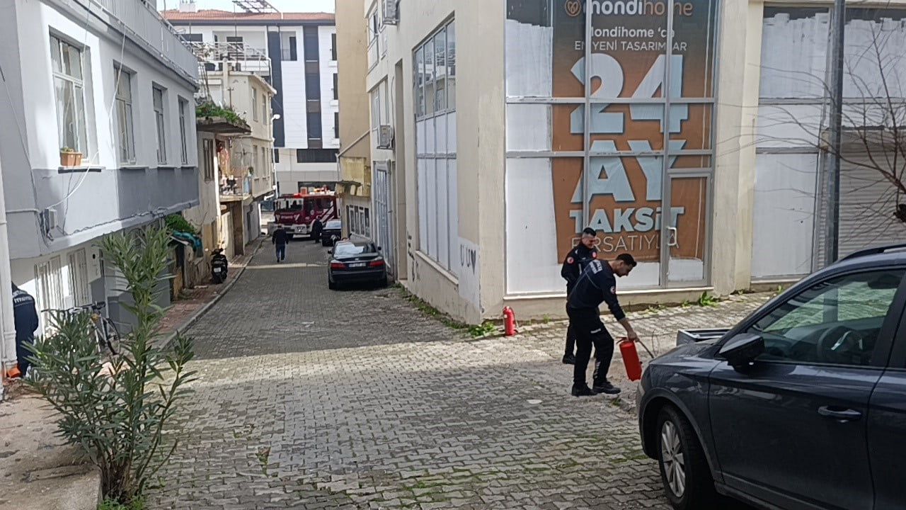 Manavgat’ta park engeli: İtfaiye ekipleri yangına tüplerle müdahale etti