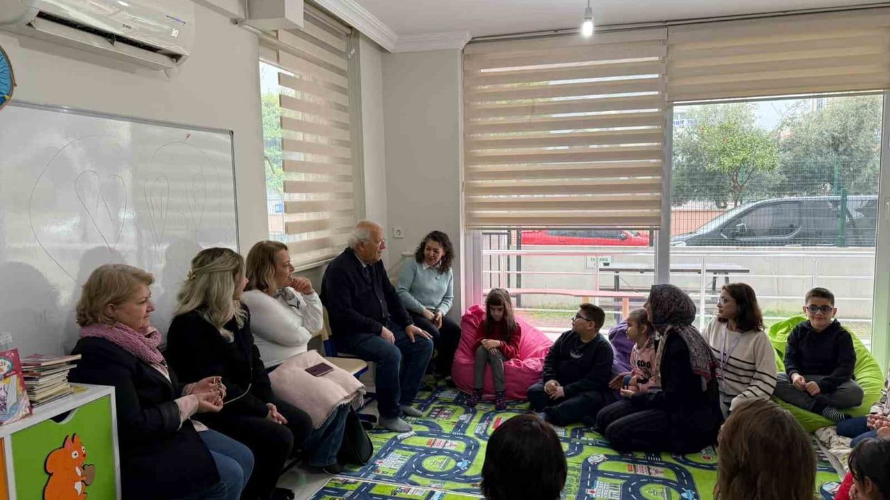 Muratpaşa'da 'Kitaplar Konuşuyor': Görme Engellilere 3 Yılda 200 Sesli Kitap