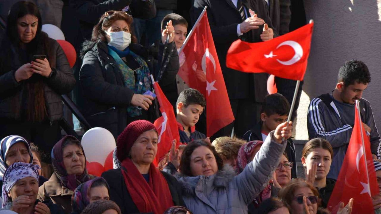 Özgür Özel: "Bunların kötü sözlerine kulağımızı tıkıyoruz" — Mecitözü'nde Hitit Kültür Merkezi açılışı