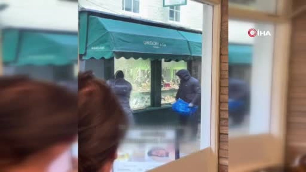 Richmond'ta sabah saatlerinde kuyumcu soygunu: Maskeli iki kişi vitrini balyozla kırdı