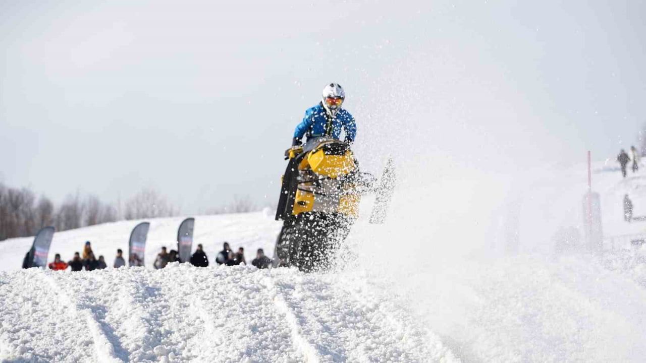 Rize Handüzü Yaylası'nda SNX Türkiye Dünya Kar Motosikleti Şampiyonası: Sis ve Kar İçinde İki Gün