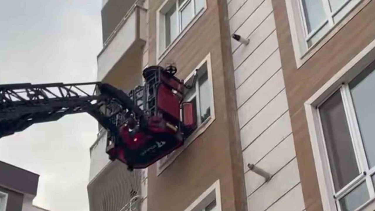 Şanlıurfa Karaköprü'de istinat duvarı çöktü: 15 kişi itfaiye tarafından kurtarıldı