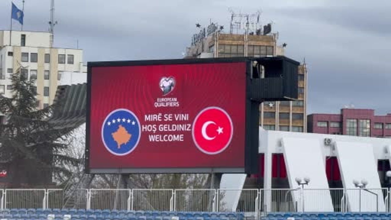 A Milli Futbol Takımı, Fadil Vokrri Stadyumu'nda yürüyüş gerçekleştirdi