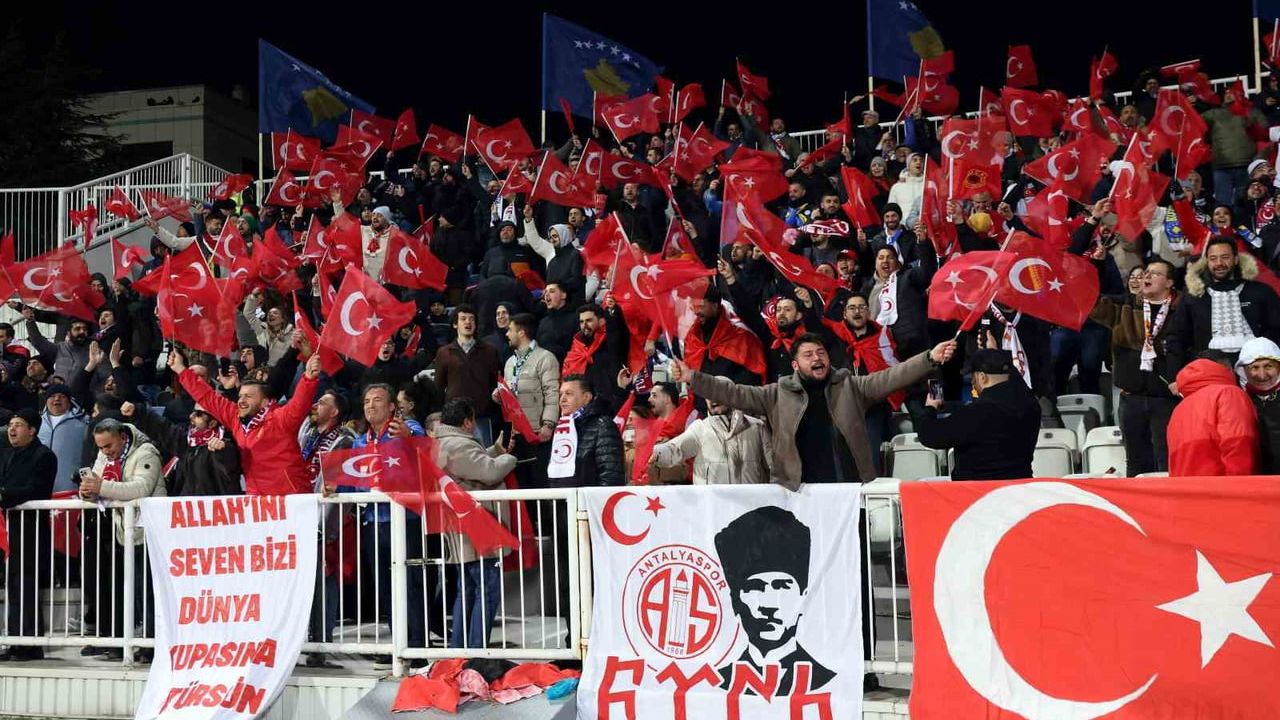 A Milli Takım Kosova Maçına 3 Değişiklikle Başladı; Ozan Kabak 23 Maç Sonra 11'de