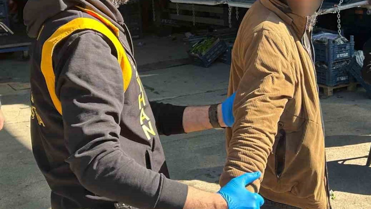 Adana'da hal kompleksinde geniş çaplı denetim: 16 kaçak göçmen sınır dışı edildi