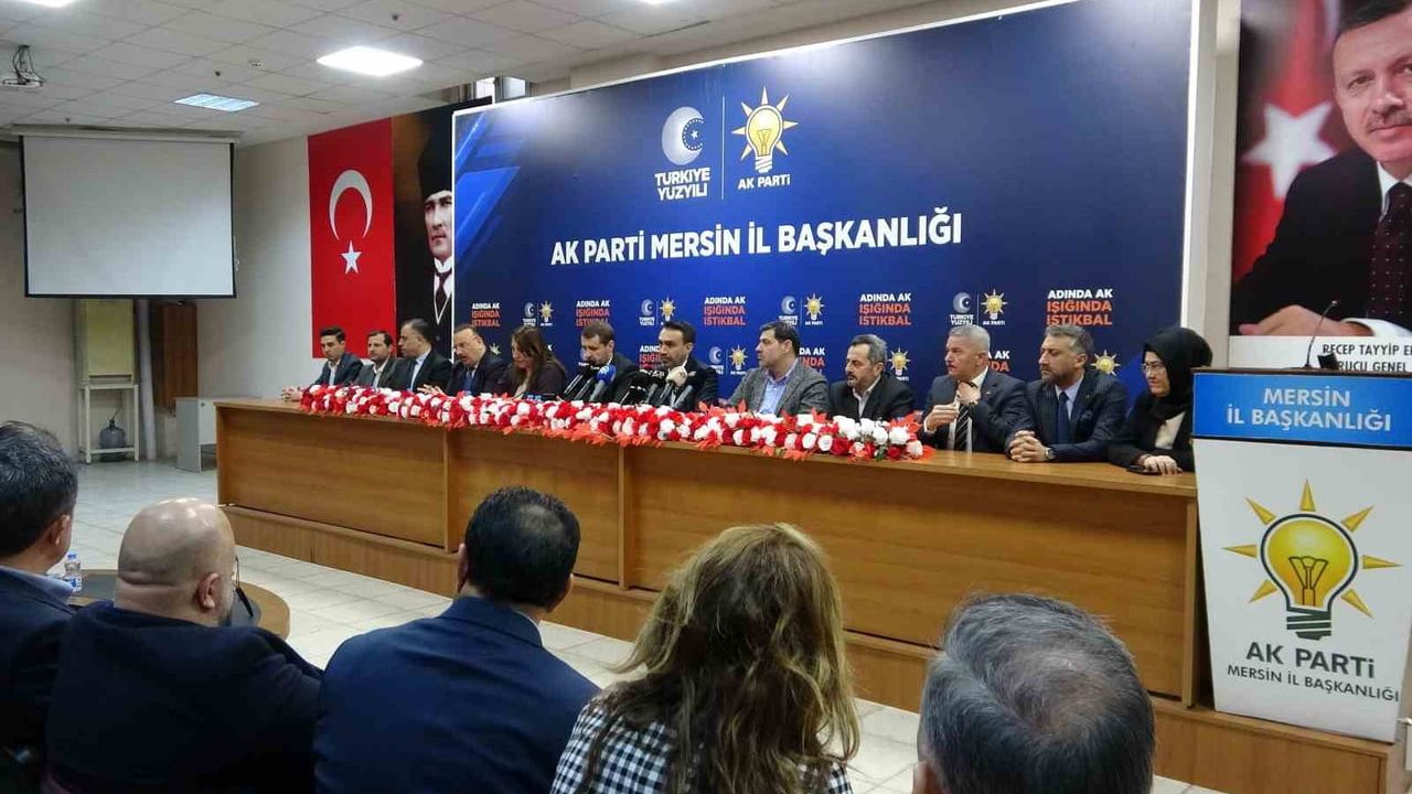 Adem Aldemir, Mersin'de yatırımları överken yerel yönetimleri eleştirdi