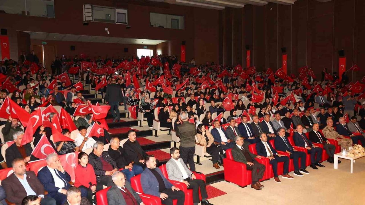 Adıyaman'da 'Kim Var?' sanat etkinliği TPAO Kültür Merkezi'nde yoğun ilgiyle gerçekleştirildi