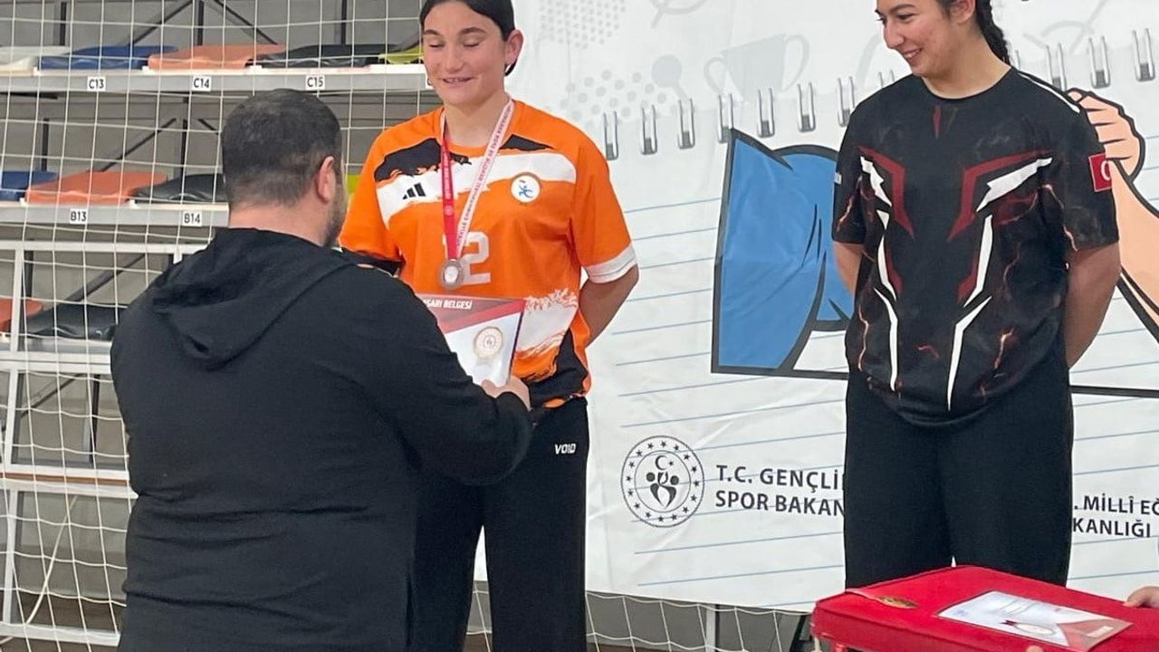 Adıyamanlı Rahime Ballık, Gençler B Bilek Güreşi'nde Türkiye İkincisi