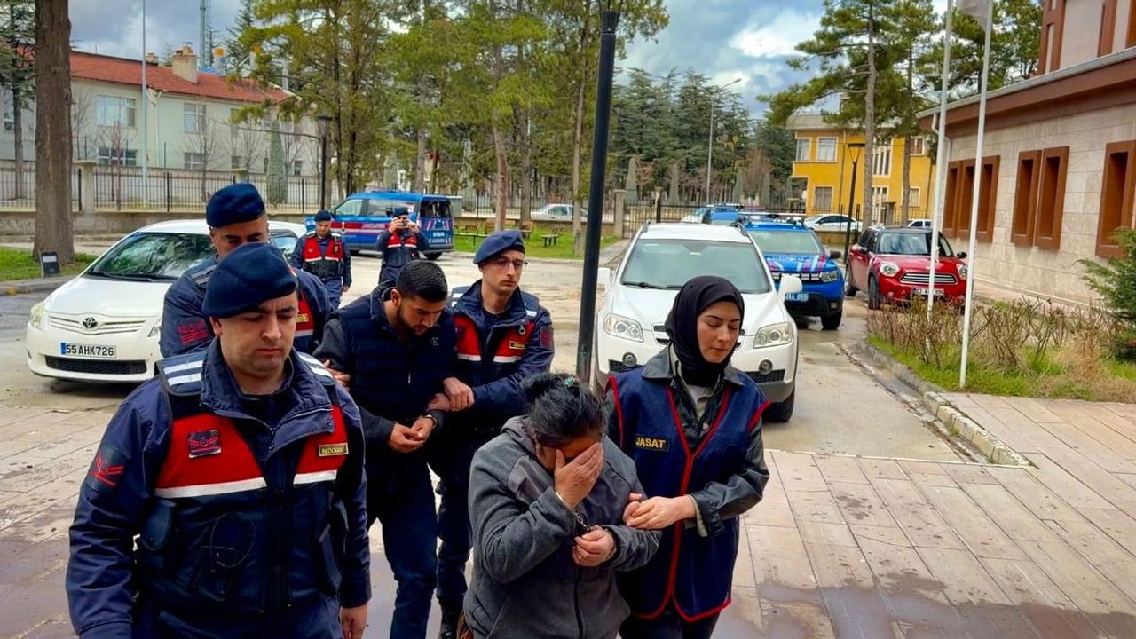 Afyonkarahisar'da bohçacı kılığıyla 880 bin TL'lik soygun: şüpheliler Kırıkkale'de yakalandı