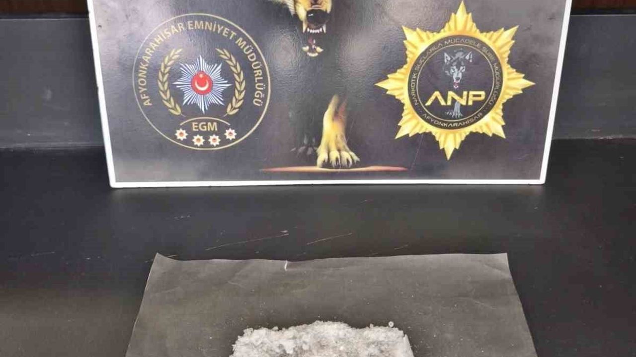 Afyonkarahisar'da durdurulan otomobilde 21.74 gram uyuşturucu bulundu; 1 kişi tutuklandı