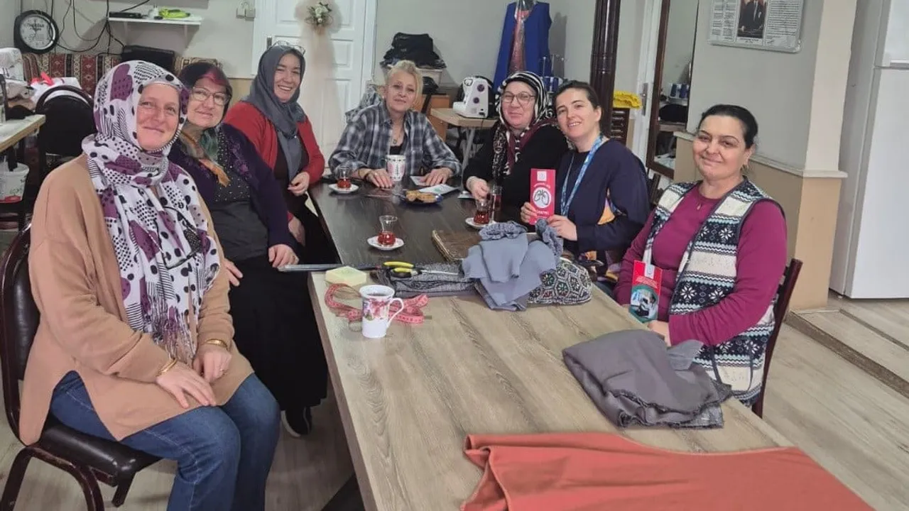 Akçakoca İlçe Sağlık Müdürlüğü Göktepe Köyü Dikiş Kursu’nda Tüberküloz ve Kanser Taramaları Eğitimi