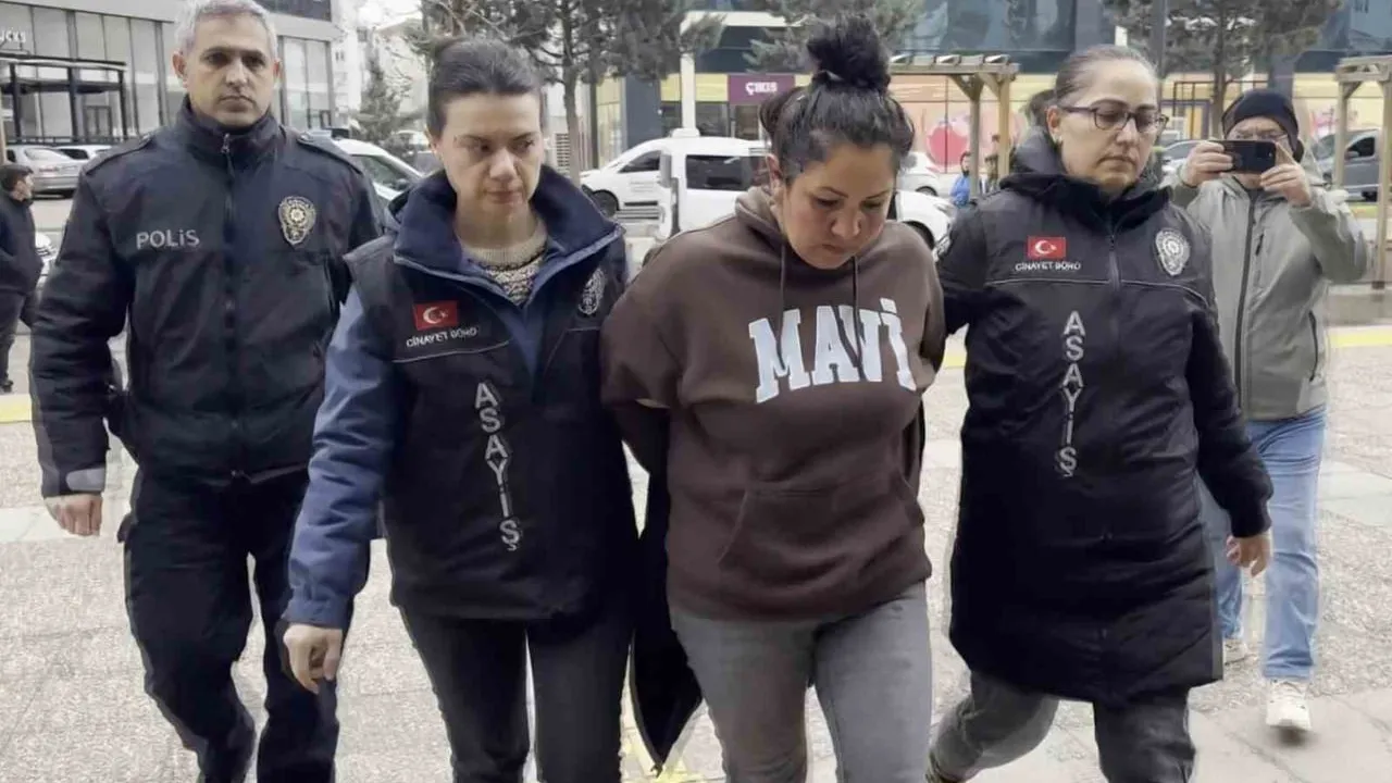 Aksaray'da anne ve oğlu tutuklandı: Genç, annesinin sevgilisini bıçakladı; anne hastanede polise tokat attı