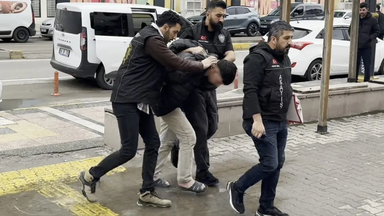 Aksaray'da bıçaklı saldırı ve hastanede polis müdahalesi: Anne ve oğlu adliyeye sevk edildi
