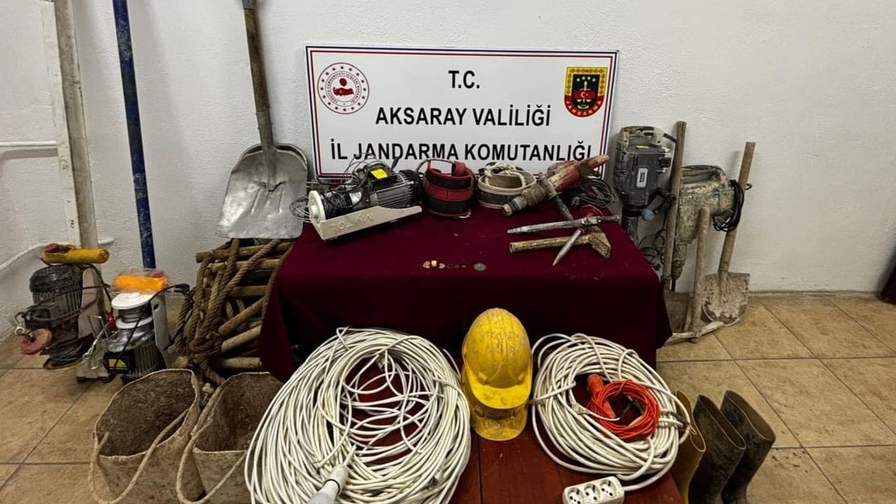 Aksaray'da kaçak kazı operasyonu: 2 şüpheli tarihi eserlerle suçüstü yakalandı