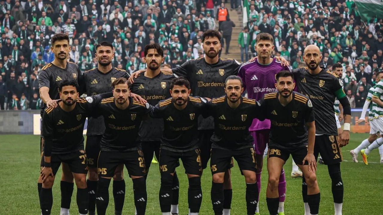 Aliağa FK, Isparta 32 Spor'a 5-1 Yenilerek 6 Yıllık İç Saha Serisini Sona Erdirdi