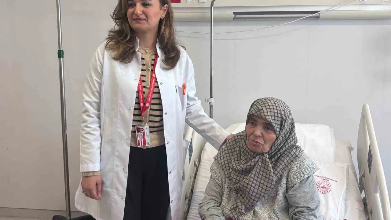 Almanya’dan Ankara’ya uzanan şifa: 75 yaşındaki Havva Daşdemir Bilkent Şehir Hastanesi'nde yüz felcinden iyileşti