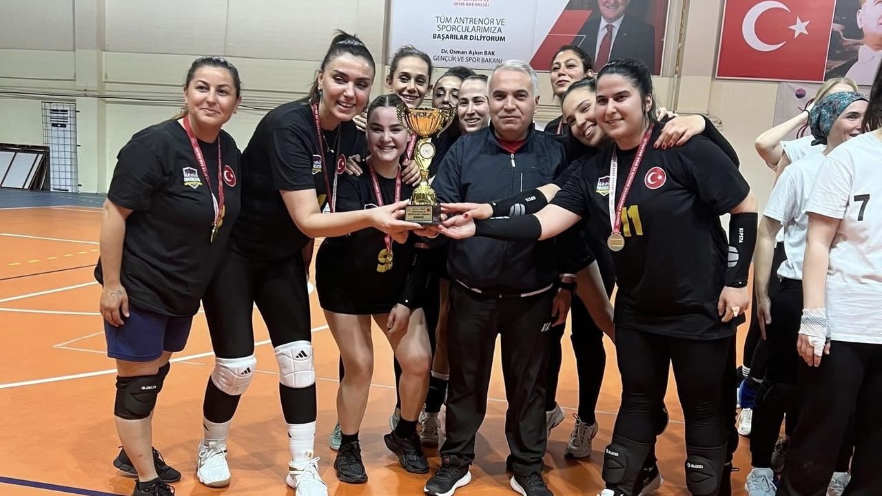 Anamur'da 8 Mart Dünya Kadınlar Günü Voleybol Turnuvası Sona Erdi