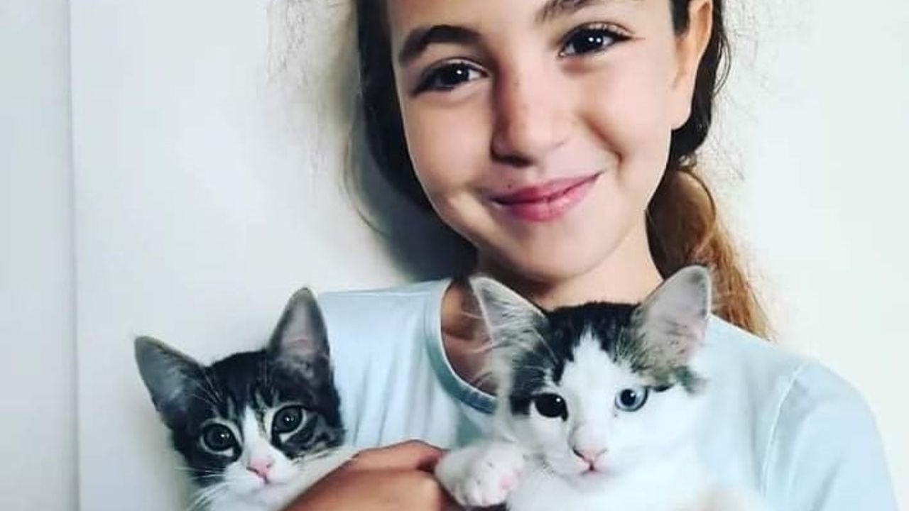 Antalya'da 10 yaşındaki Mahra mezarı başında anıldı; baba 'sıfır başıboş köpek' çağrısını yineledi