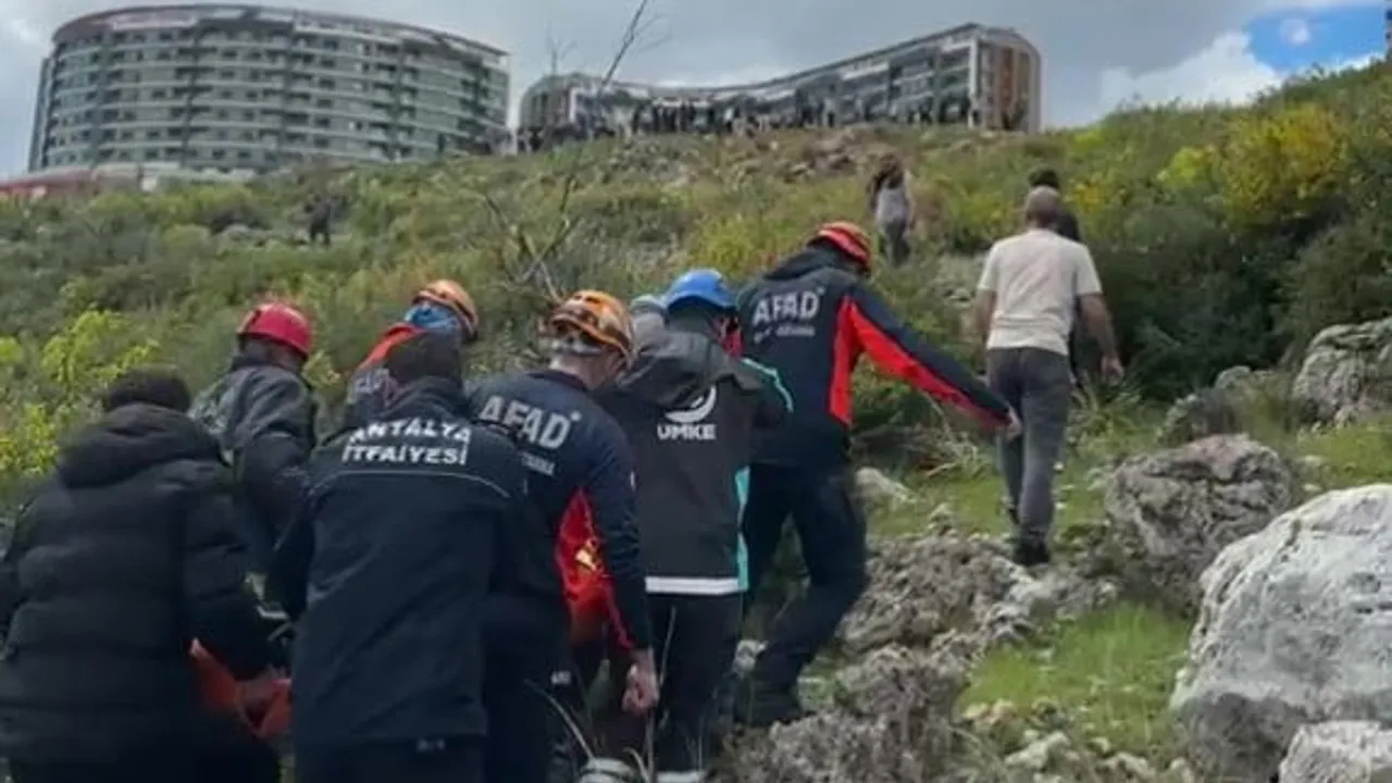 Antalya Mazıdağı'nda kayalıklara düşen genç kadın AFAD ve itfaiye ekiplerince kurtarıldı