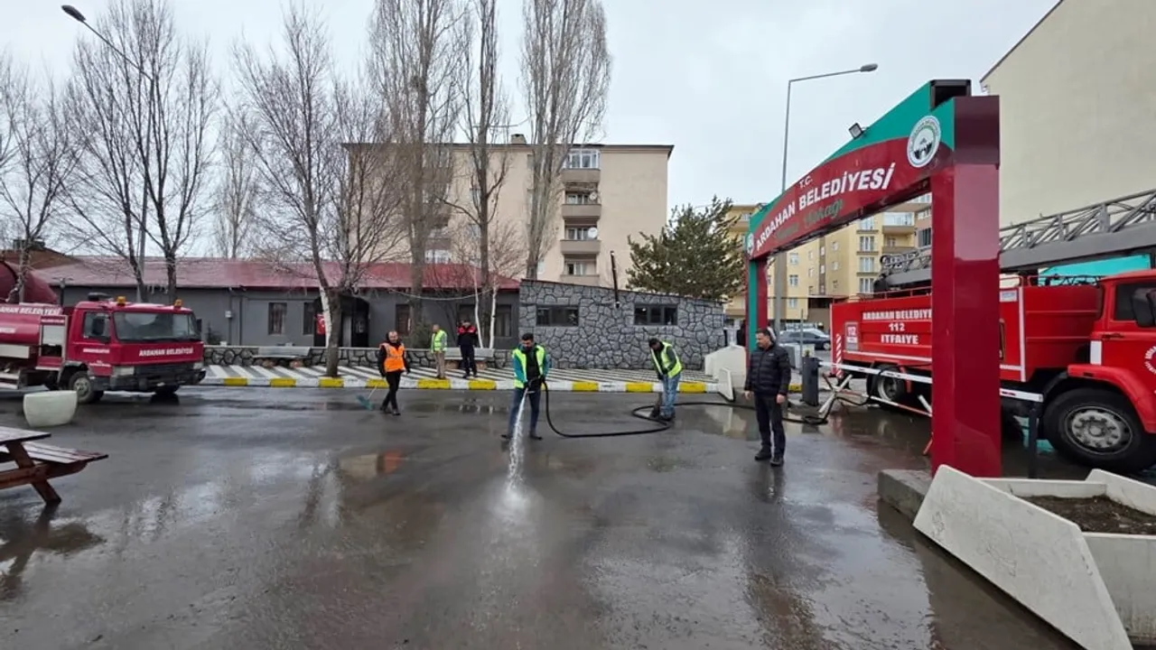 Ardahan Belediyesi Kış Sonrası Kapsamlı Bahar Temizliğine Başladı
